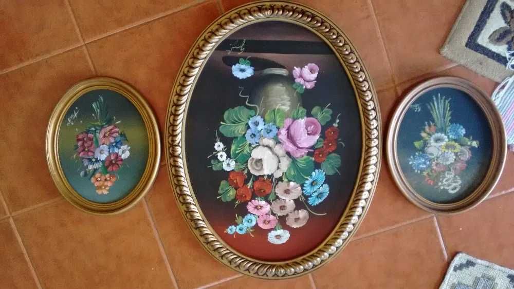 Quadro Oval - Flores - A óleo - Em bom estado