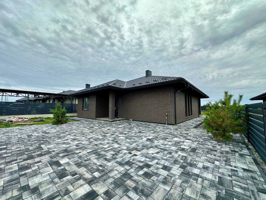 Продам сучасний будинок на ділянці 7 сот