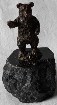 Figurka Niedźwiedź na kamieniu Zakopane