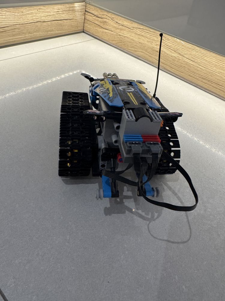 Lego technic lego wyscigowka 42095