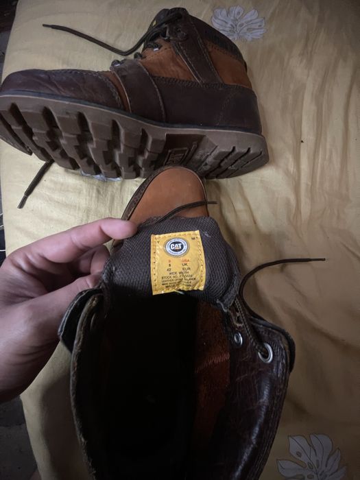 САТ (Caterpillar) - натуральна шкірв