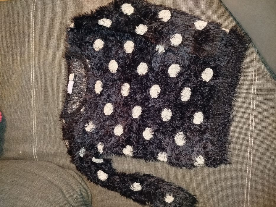 Sweterek dziewczęcy