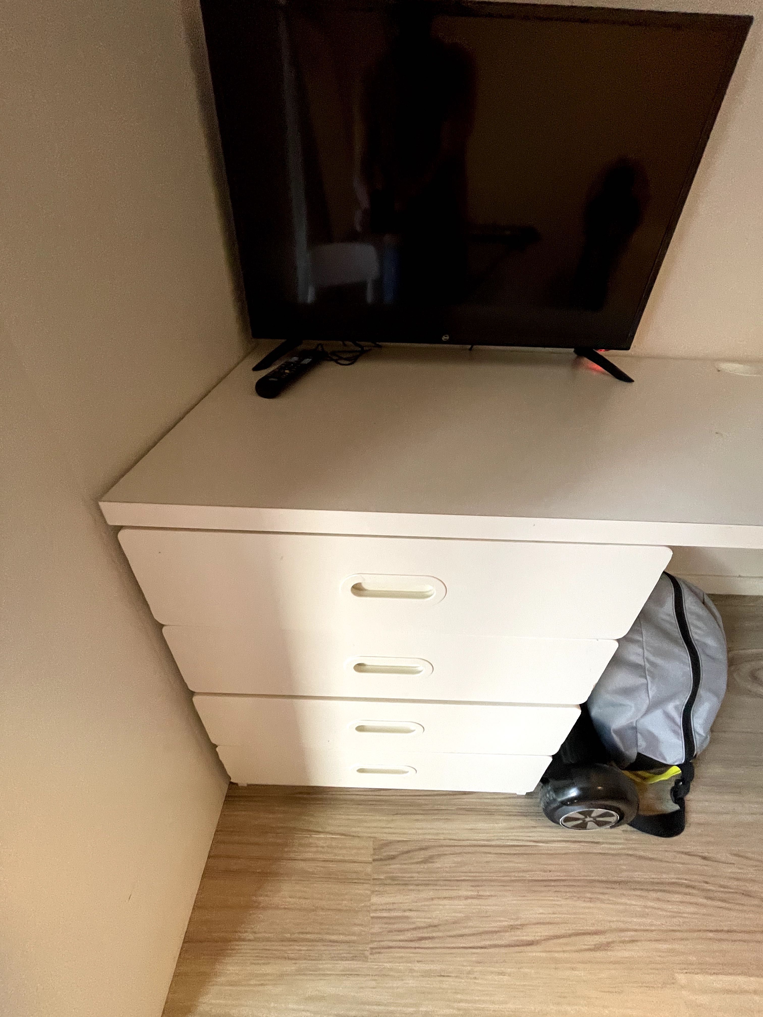 Cama alta, branco com secretária c/4 gavetas,