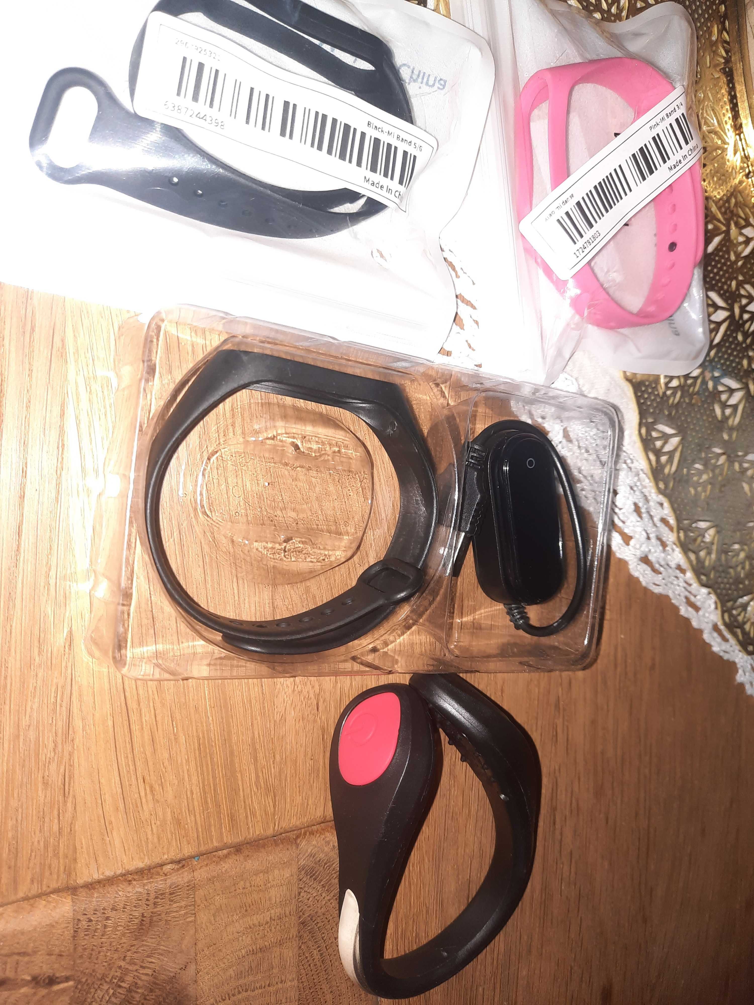 Zestaw ,zegarek fitness tracker BT4 +dwa zapasowe paski +klips na buty