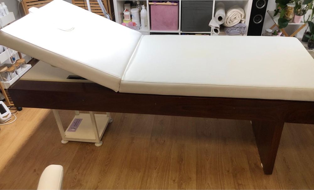 Marquesa com abertura das laterais em madeira  Spa