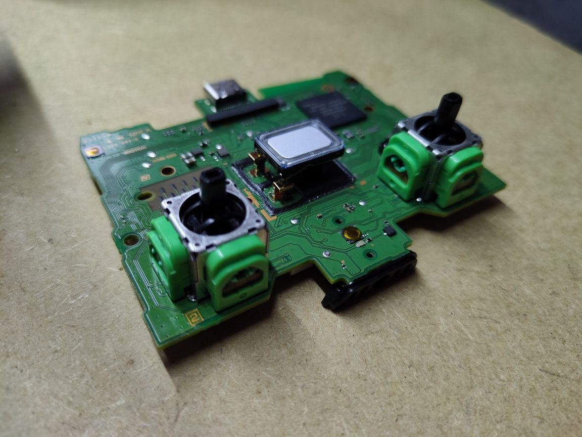 Profesjonalny serwis padów PlayStation i Xbox - naprawa i kalibracja