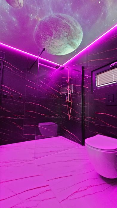 Wolne terminy, dom letniskowy z prywatną plażą i jacuzzi nad jeziorem.