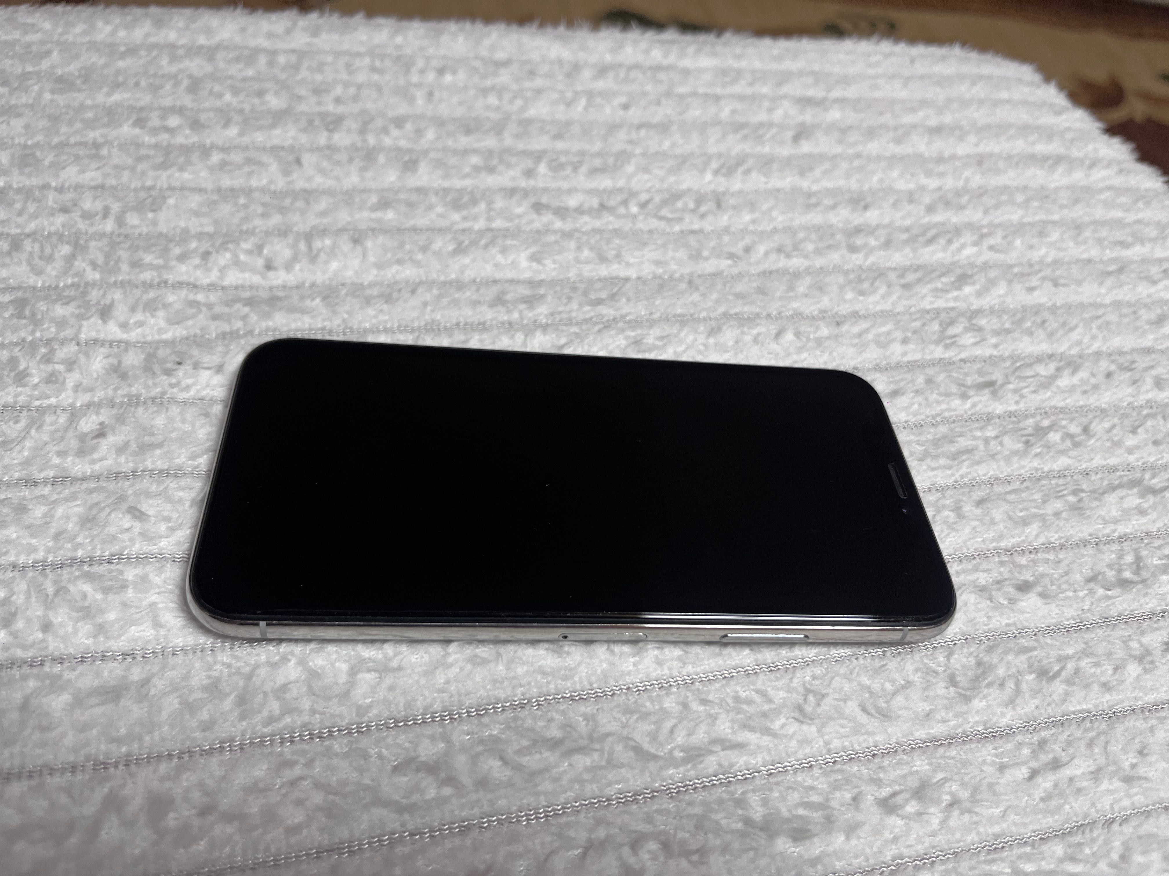 Продається у гарному стані iPhone X