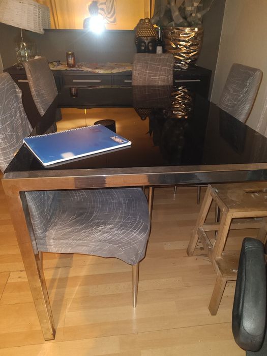 Mesa de sala e 4 cadeiras