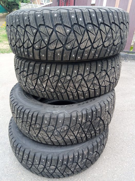 Гума  Goodyear UltraGrip 600 215/65 R16