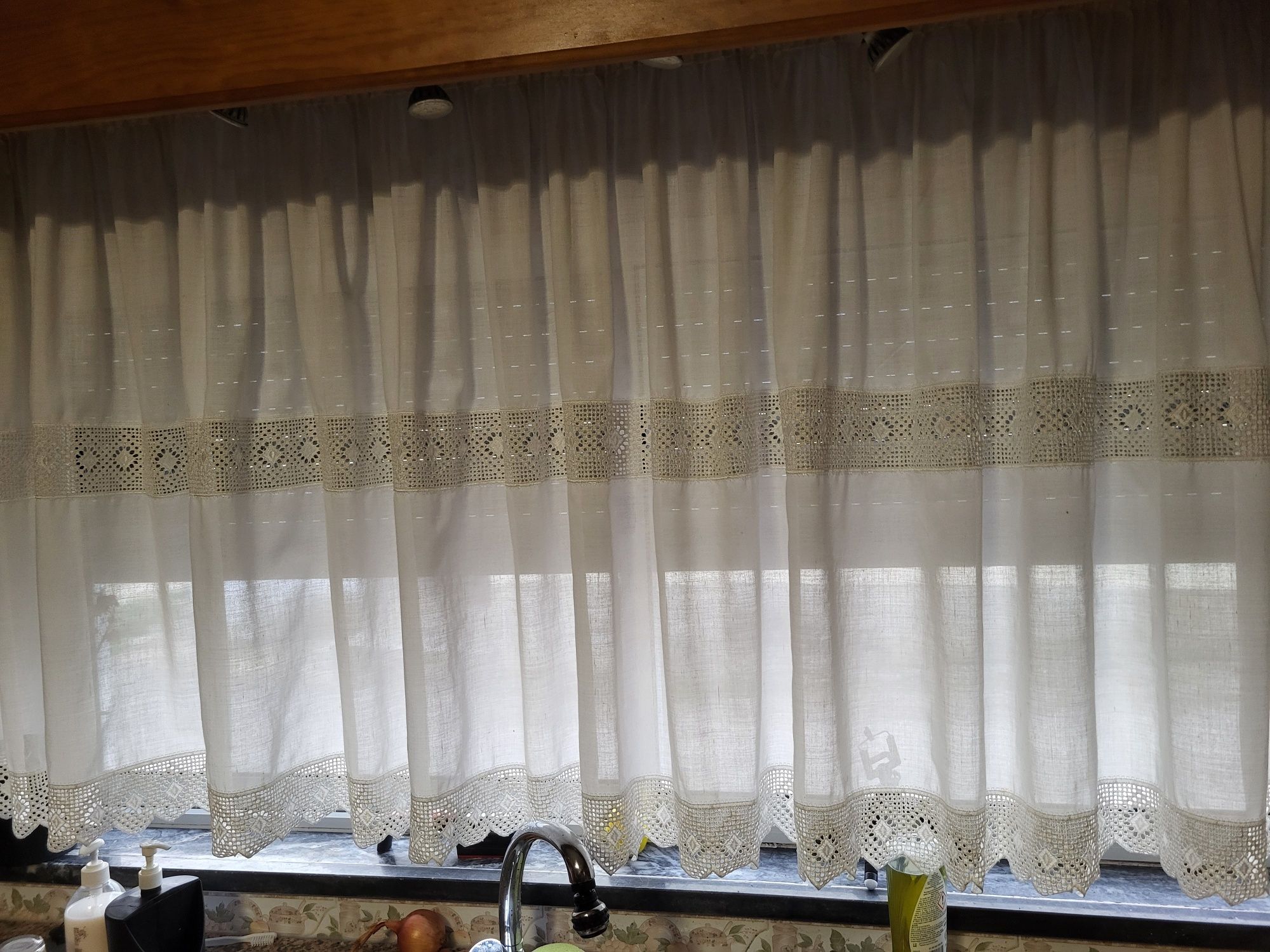 Cortinados de cozinha com estrutura