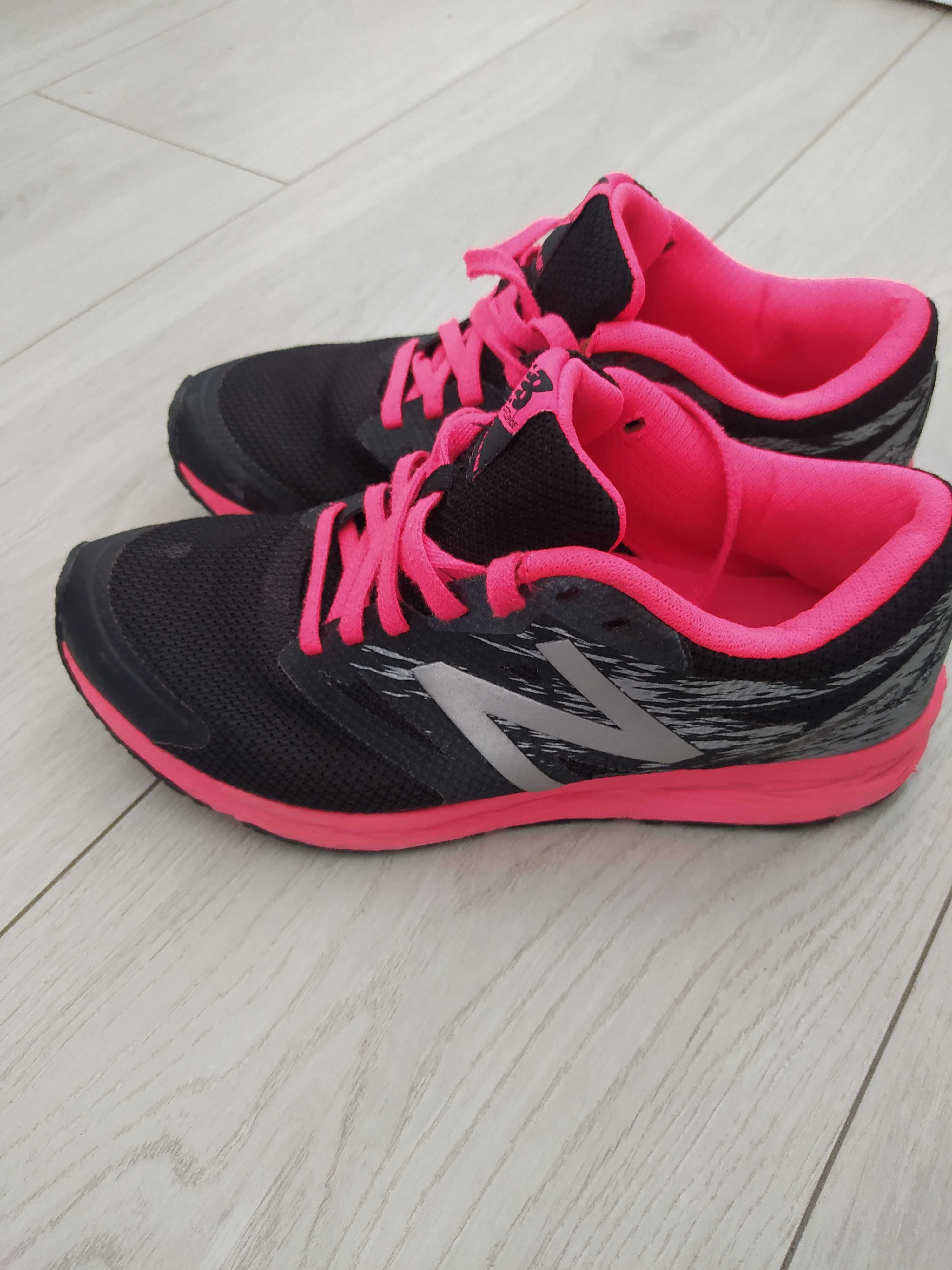 Czarno różowe buty New Balance 36