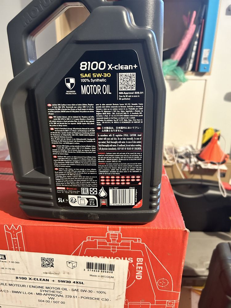 MOTUL 5W30  5 litrow