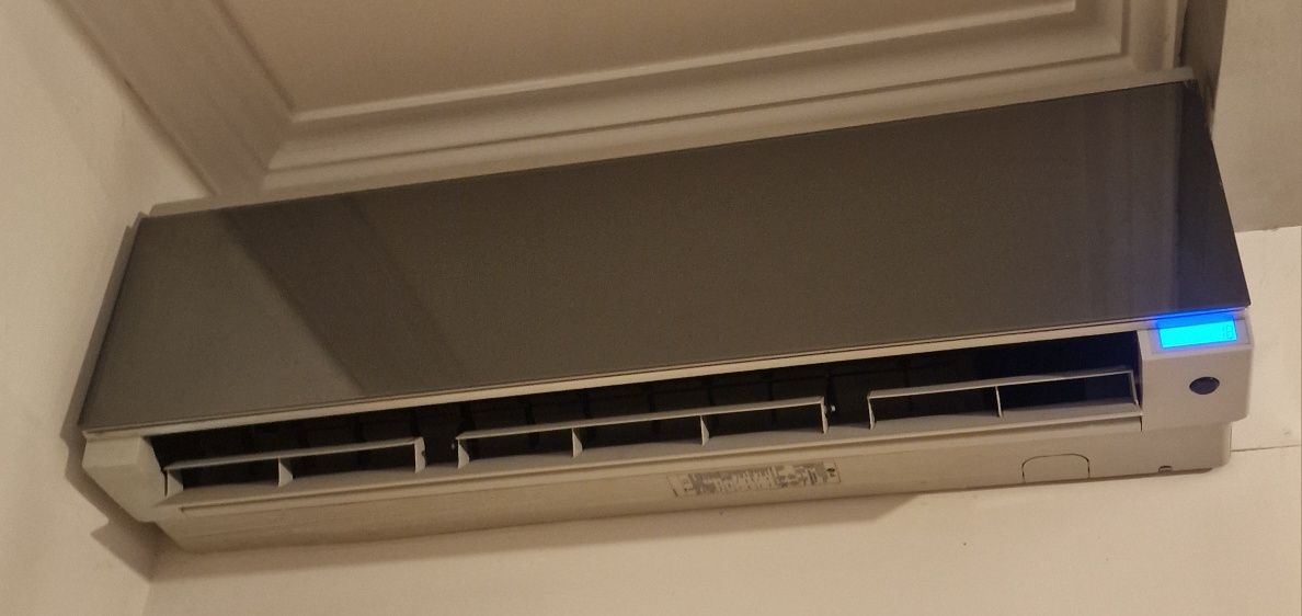 Ar condicionado LG unidade interior espelhada