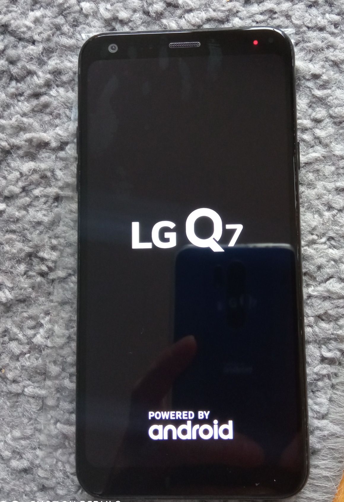 smartfon LG Q7..