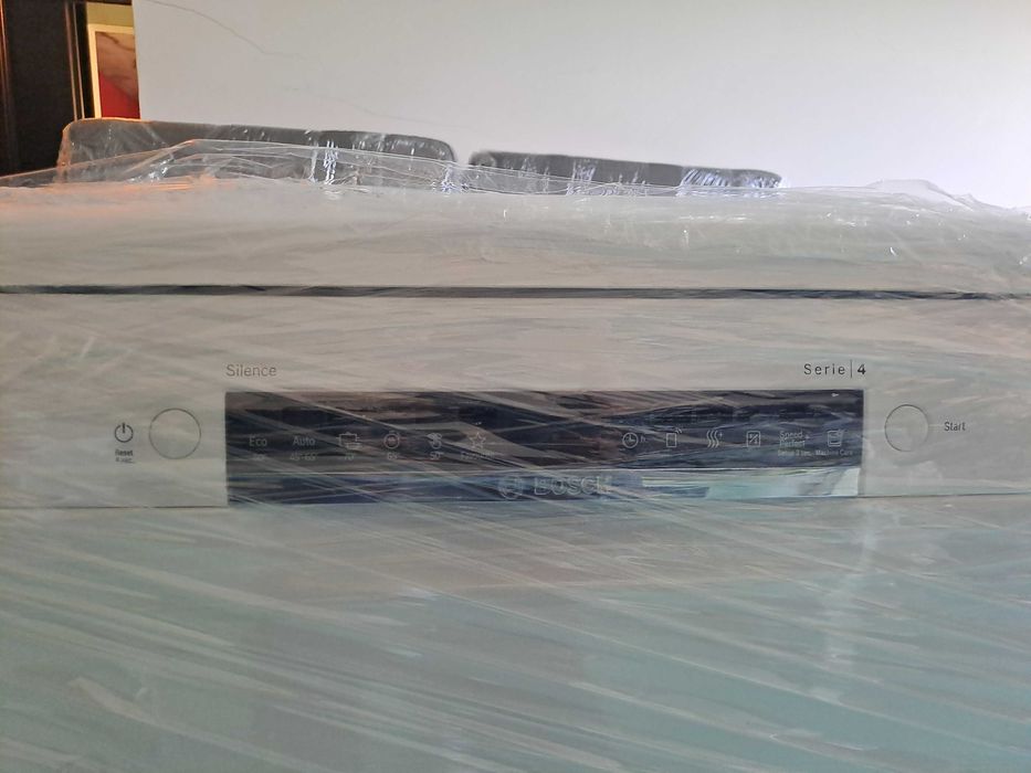 Máquina lavar louça Bosch Serie 4 (SMS4HTW31E) Como Nova