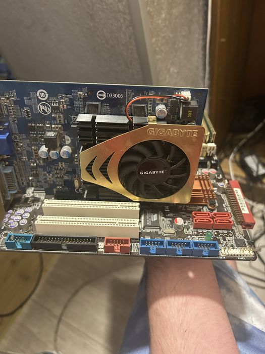 ASUS P5K/EPU + Xeon E5450 + 8GB DDR2 OCZ + Radeon HD 4650