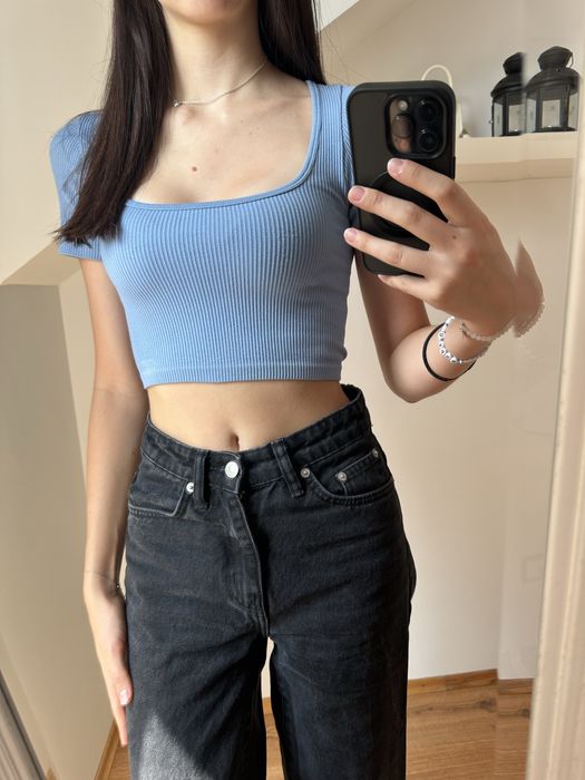 Niebieski damski crop top krótka bluzka prążki lato XS 34 Stradivarius