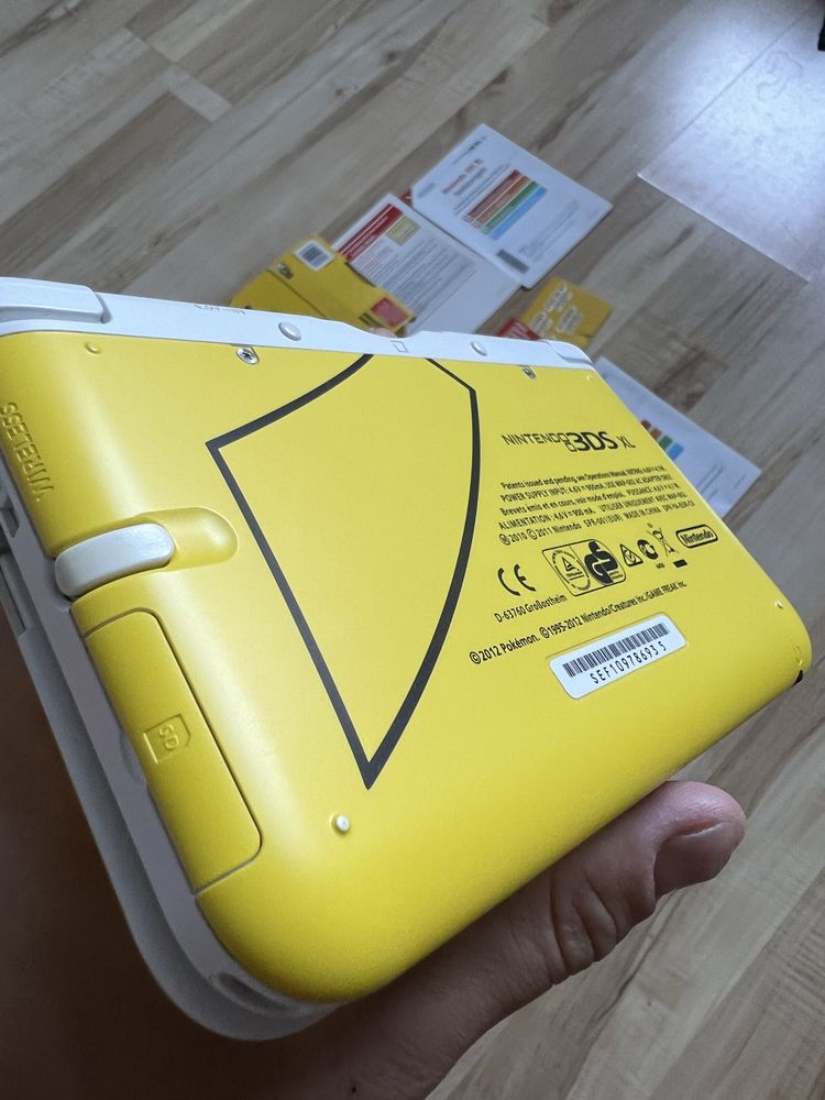 Nintendo 3DS XL Pikachu edition