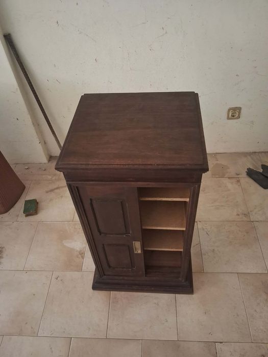 Sapateira antiga em bom estado geral 30€