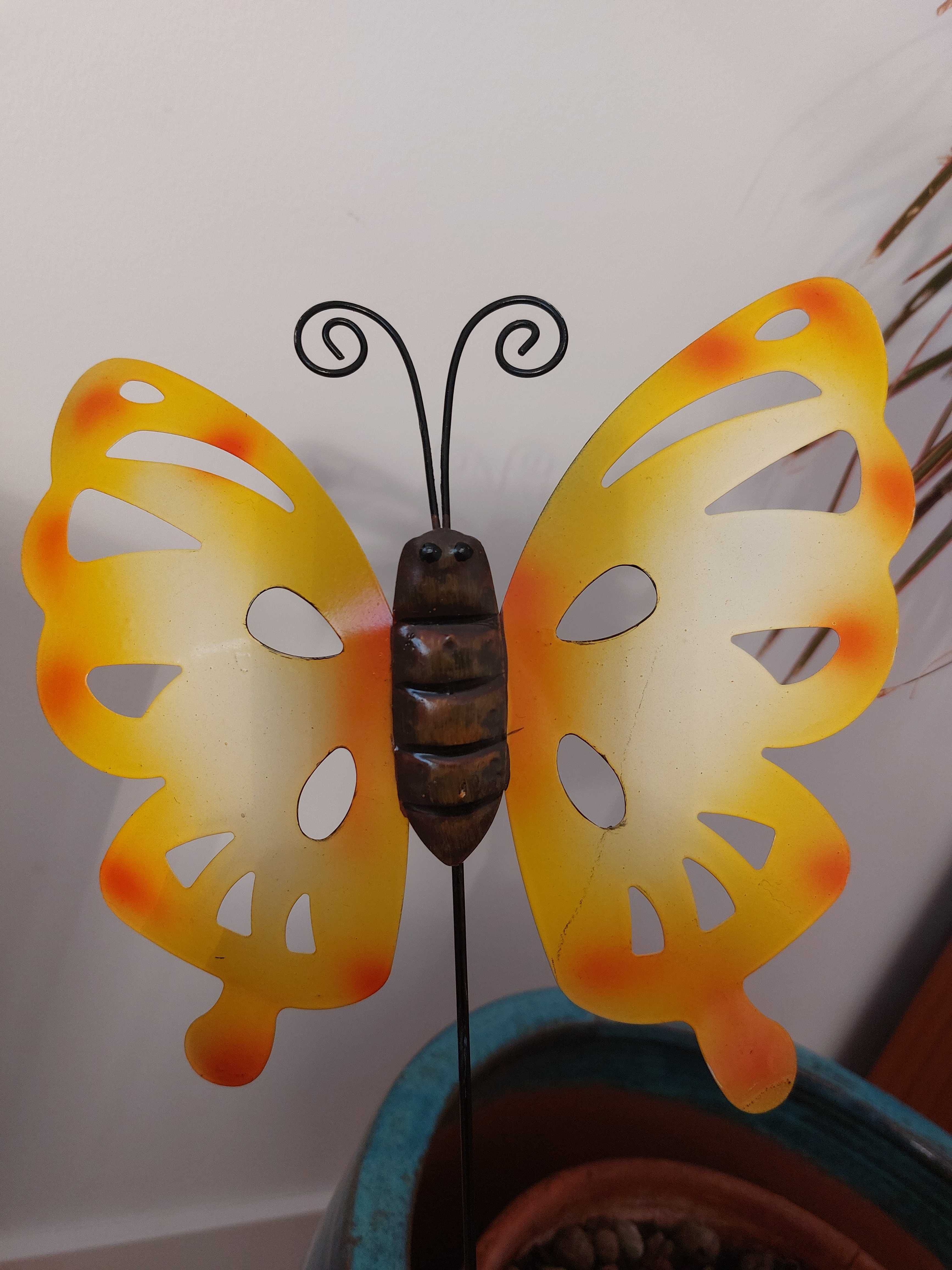 Borboleta para floreira