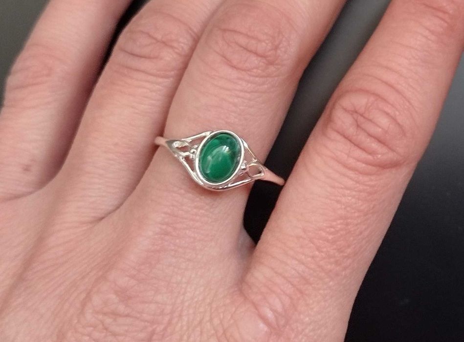 Pierścionek srebrny ZIELONE OCZKO p.925 R.23