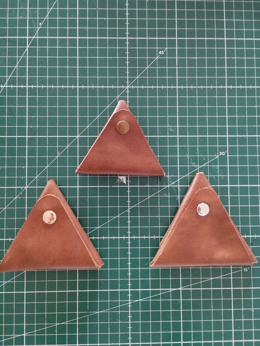 Porta moedas triângulo em pele handmade