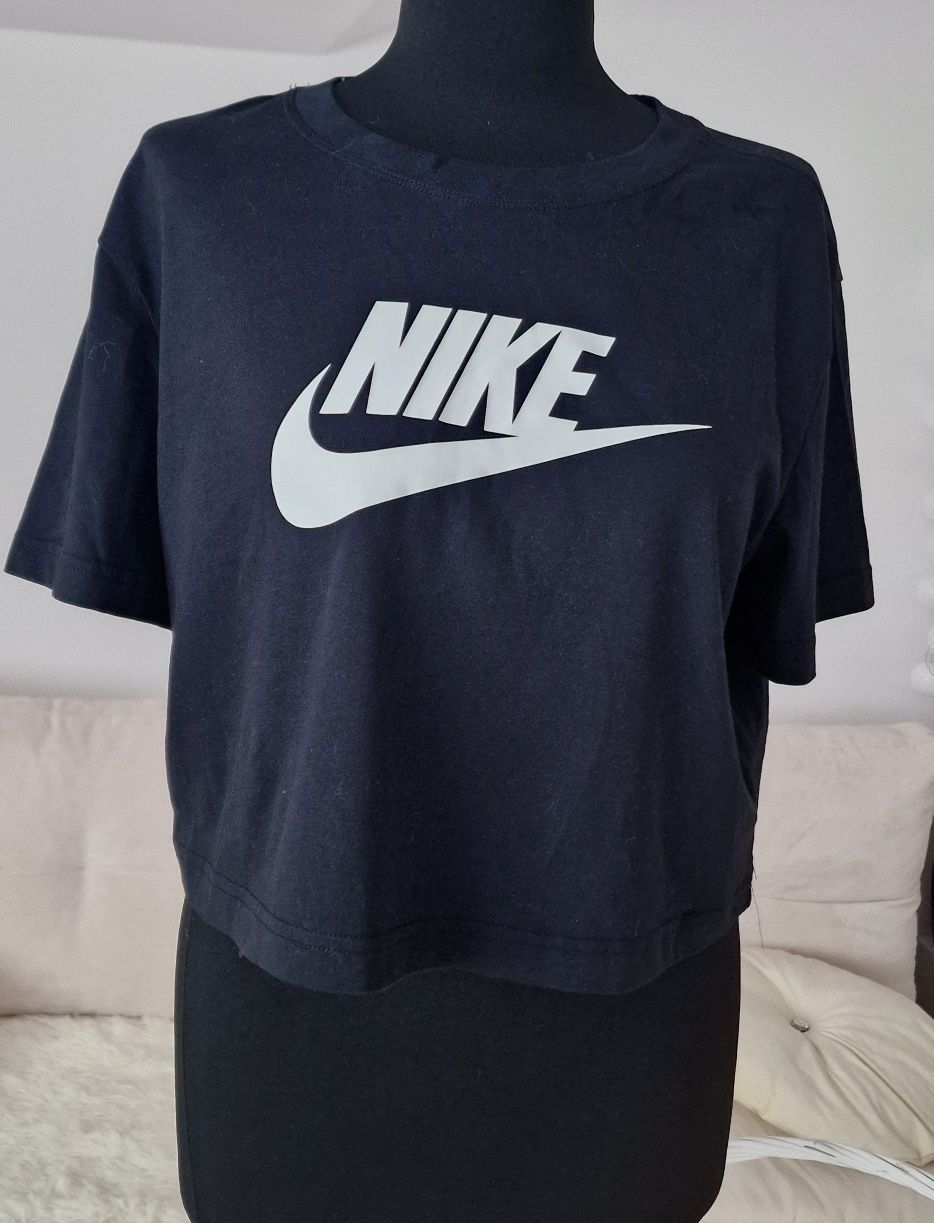 T- shirt z nadrukiem " Nike".