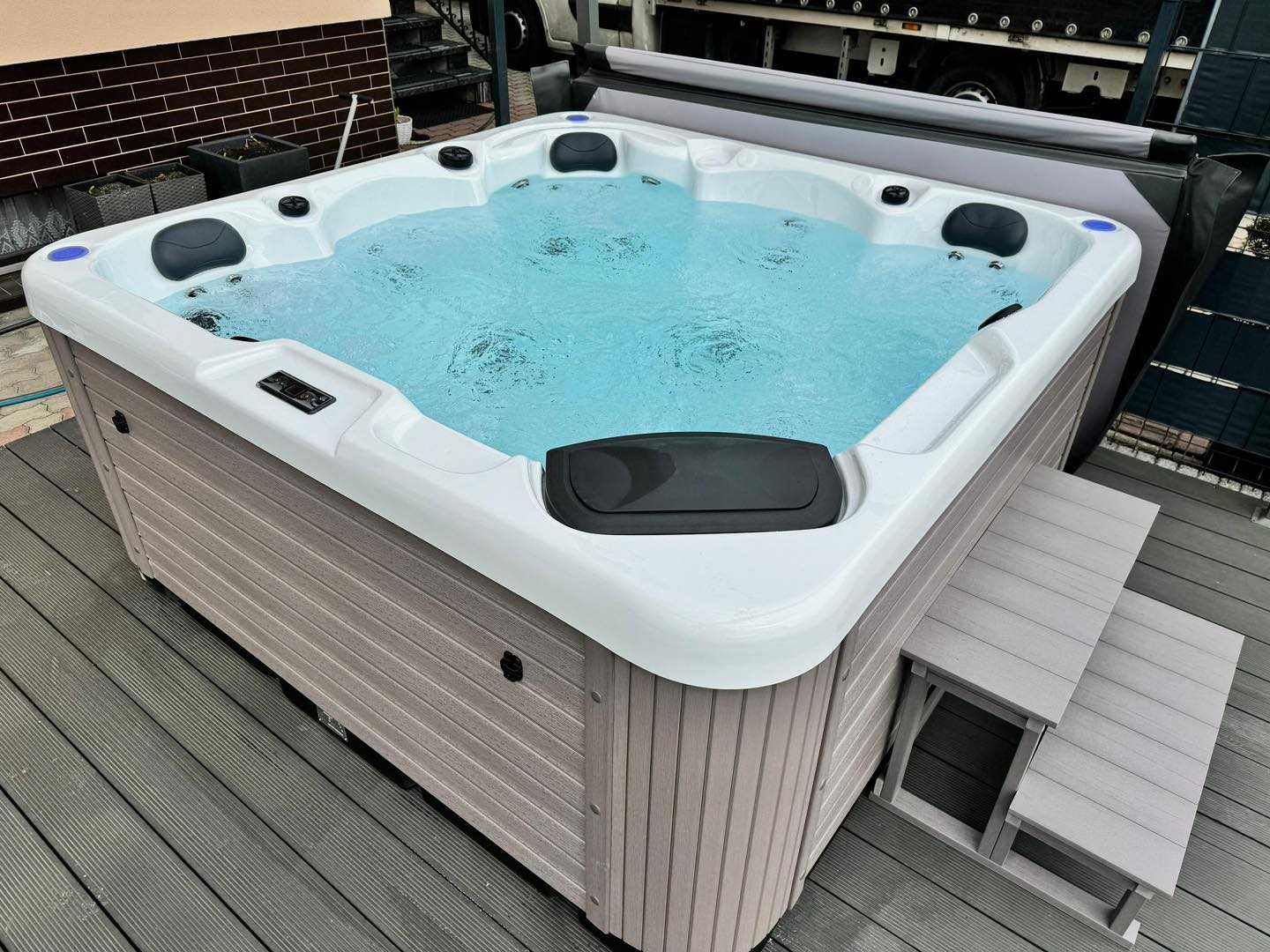 Wygodne Jacuzzi Tripsa 5osobowe