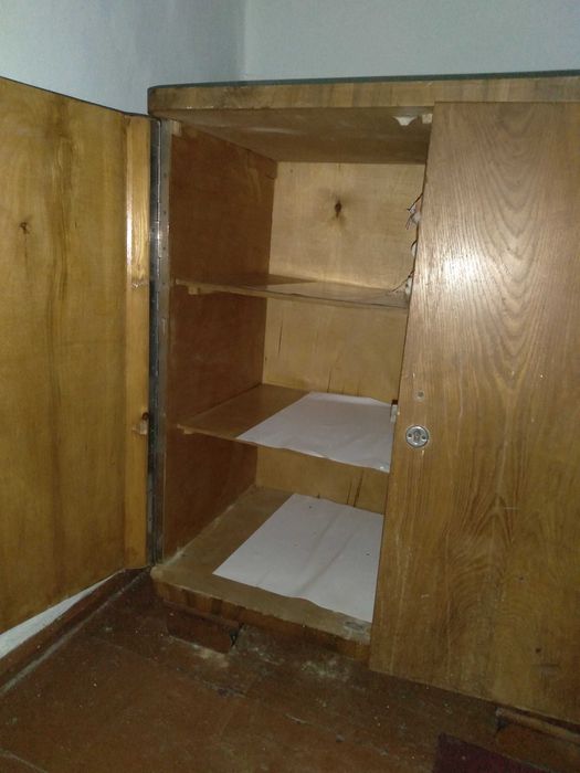 Комод дерев'яний в гарному стані.