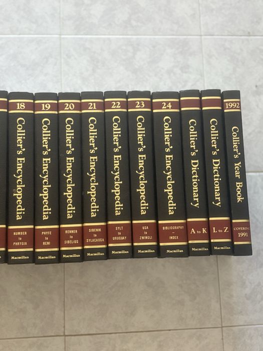 Coleção de 21 volumes de Collier’s Encyclopedia +Dicionario +Year book