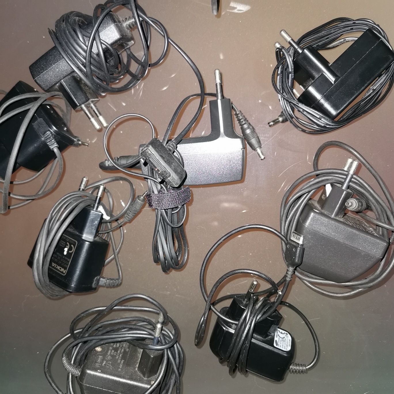 Telemóveis antigos. Lote de 13 unidades e 9 carregadores
