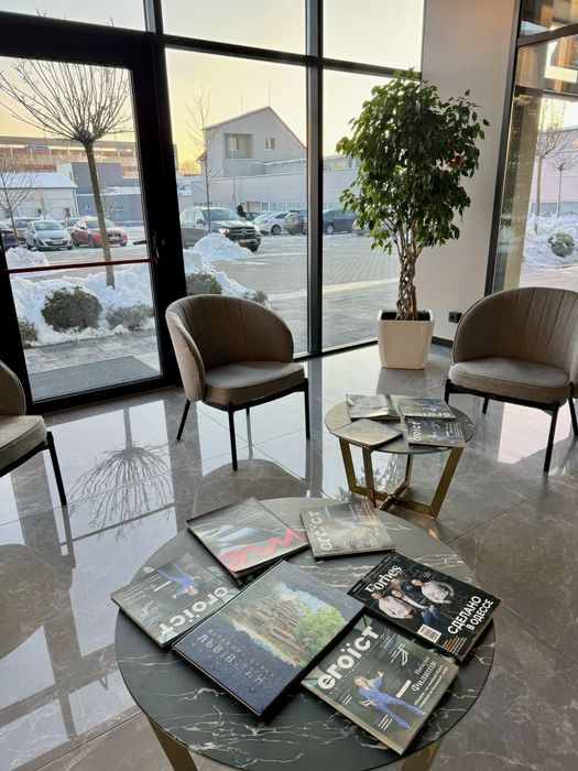 Сучасний Офіс 350 (м2) на Пасічній, Власник