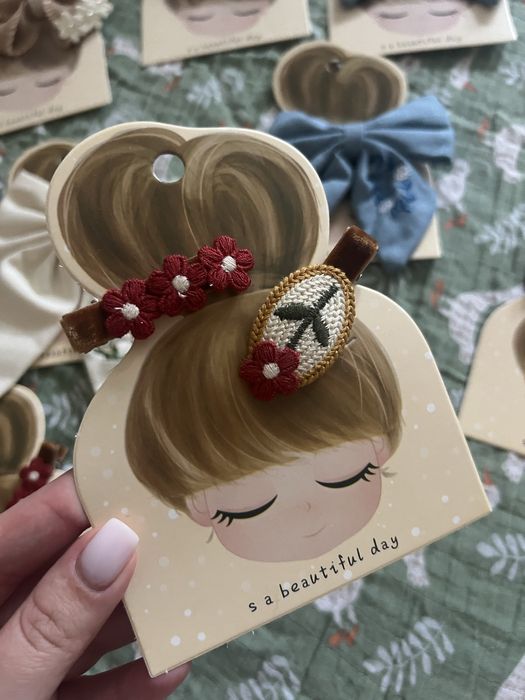 Бантики з вишивкою, заколки