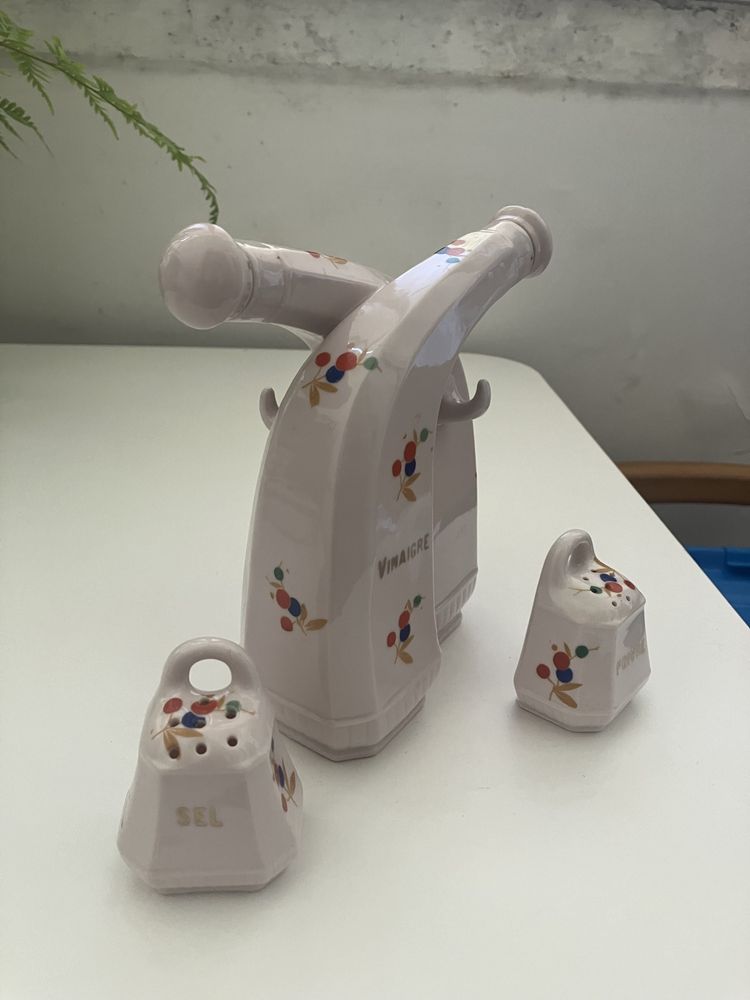 Galheteiro de porcelana