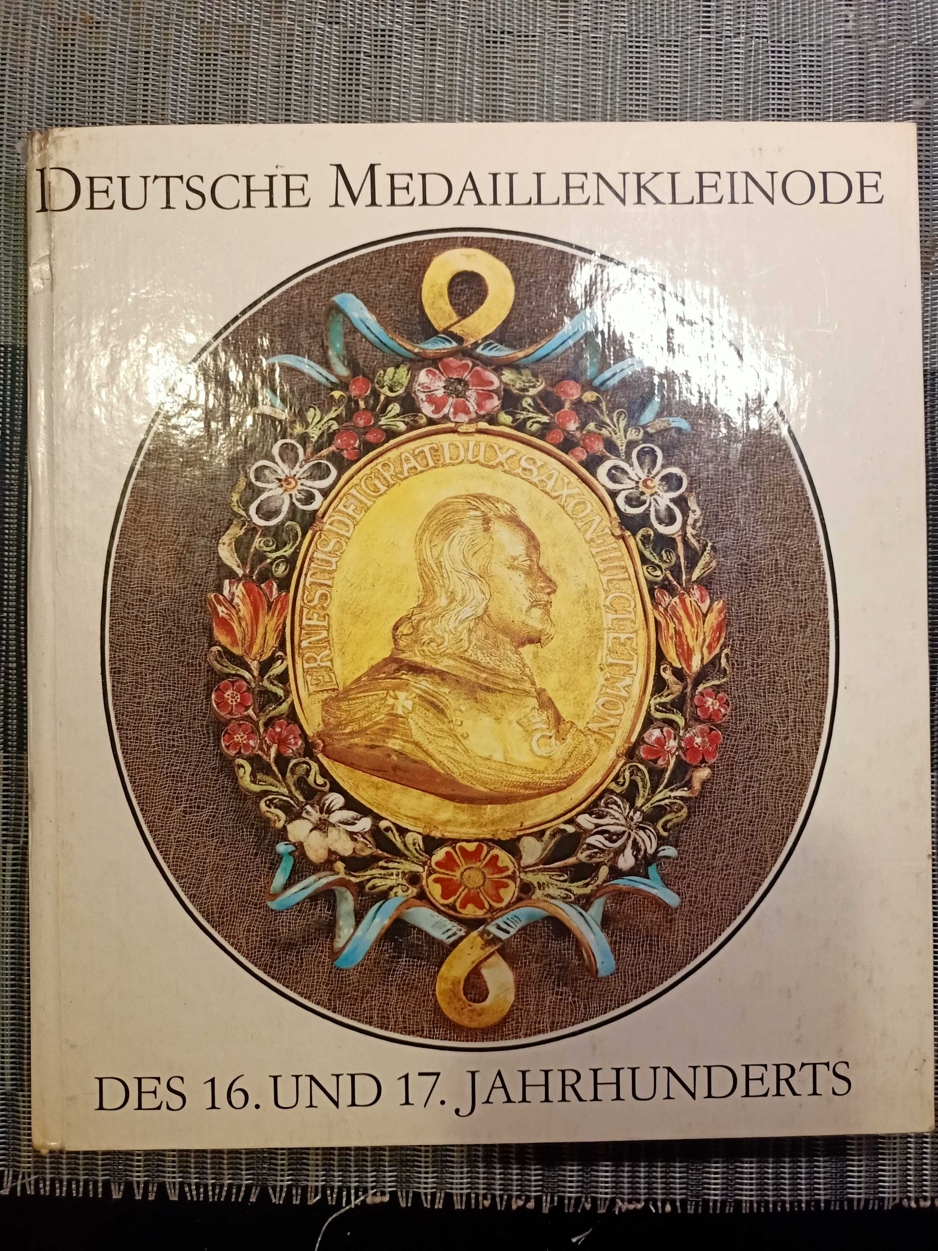 Немецкие медали-ювелирные изделия XVI и XVII веков.