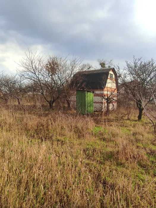 Продам дачу в люботине 10 соток земли ,не кооператив.