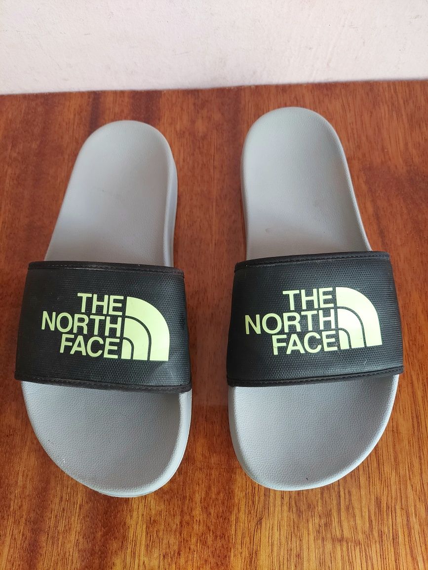 Тапочки шлепанцы фірми the north face оригінал 

Розмір по бірці:
Us 8