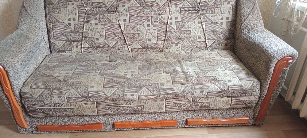 Продам диван в нормальному стані