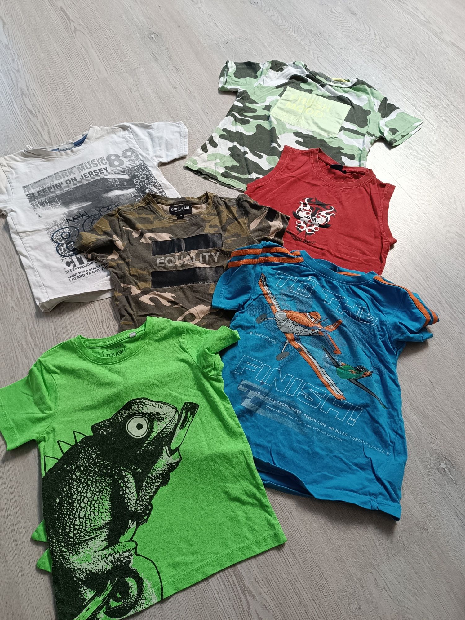 5 koszulek 128 plus 1 gratis