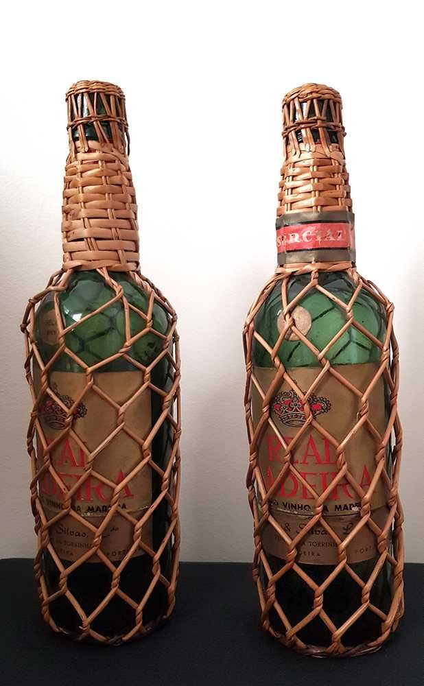 2 garrafas vintage Real Madeira seco com invólucro em vime (vazias)