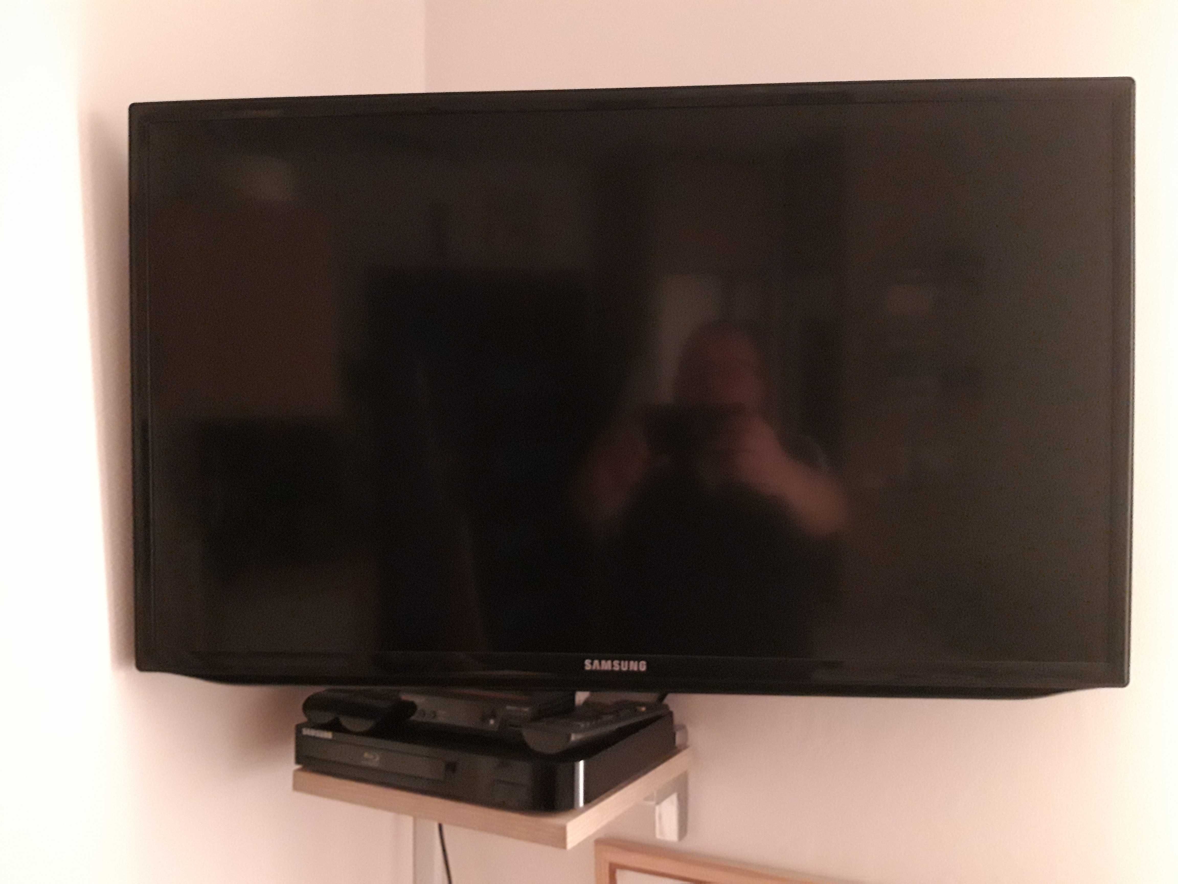 Telewizor Samsung 32", odtwarzacz płyt Samsung