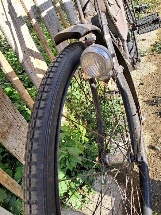 Stary szwajcarski rower wojskowy