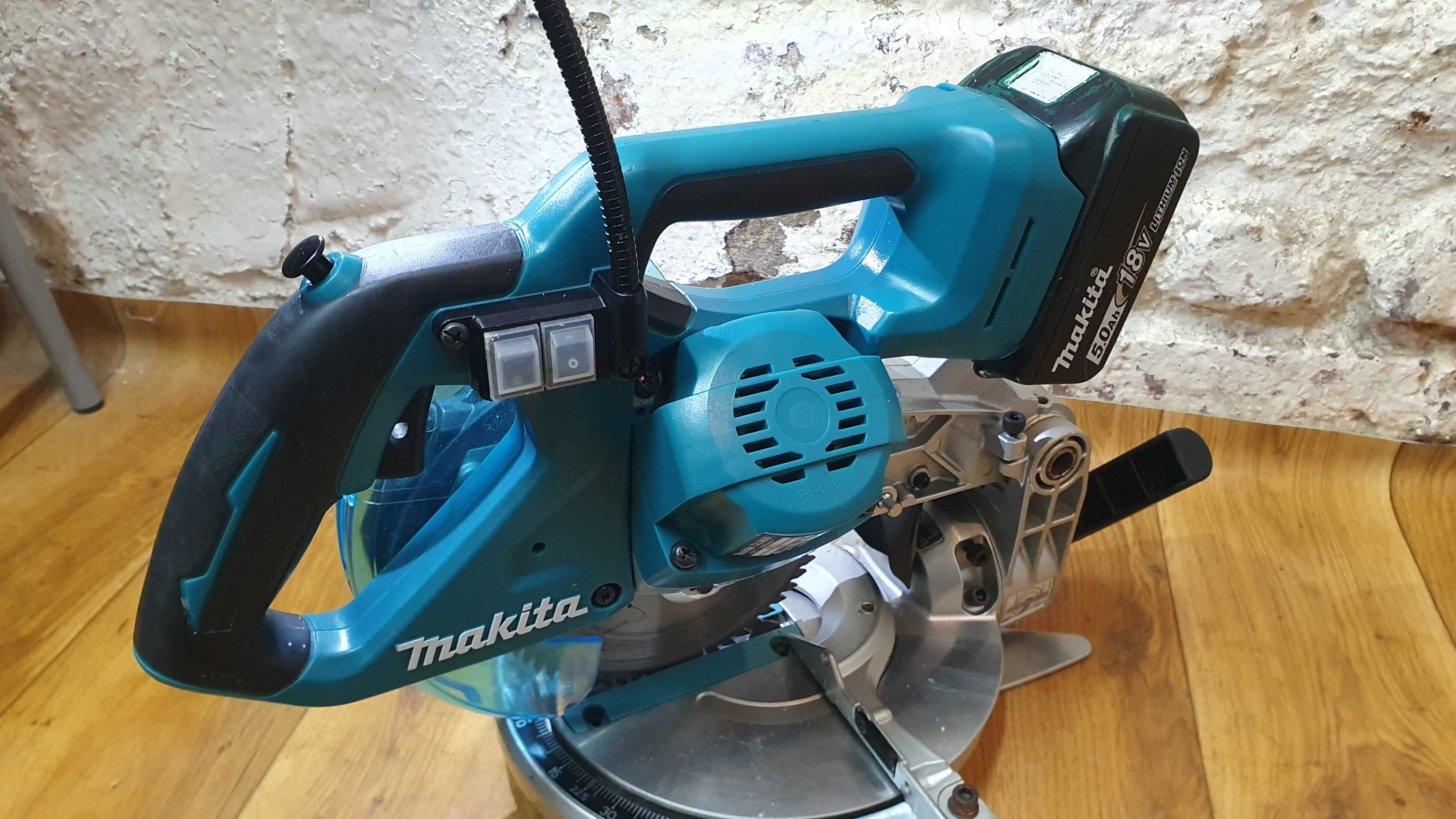 Piła ukośnica aku. Makita DSL 600 / 5.0 Ah 2022r