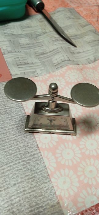 Miniaturas de relógios em cristal ,e metal