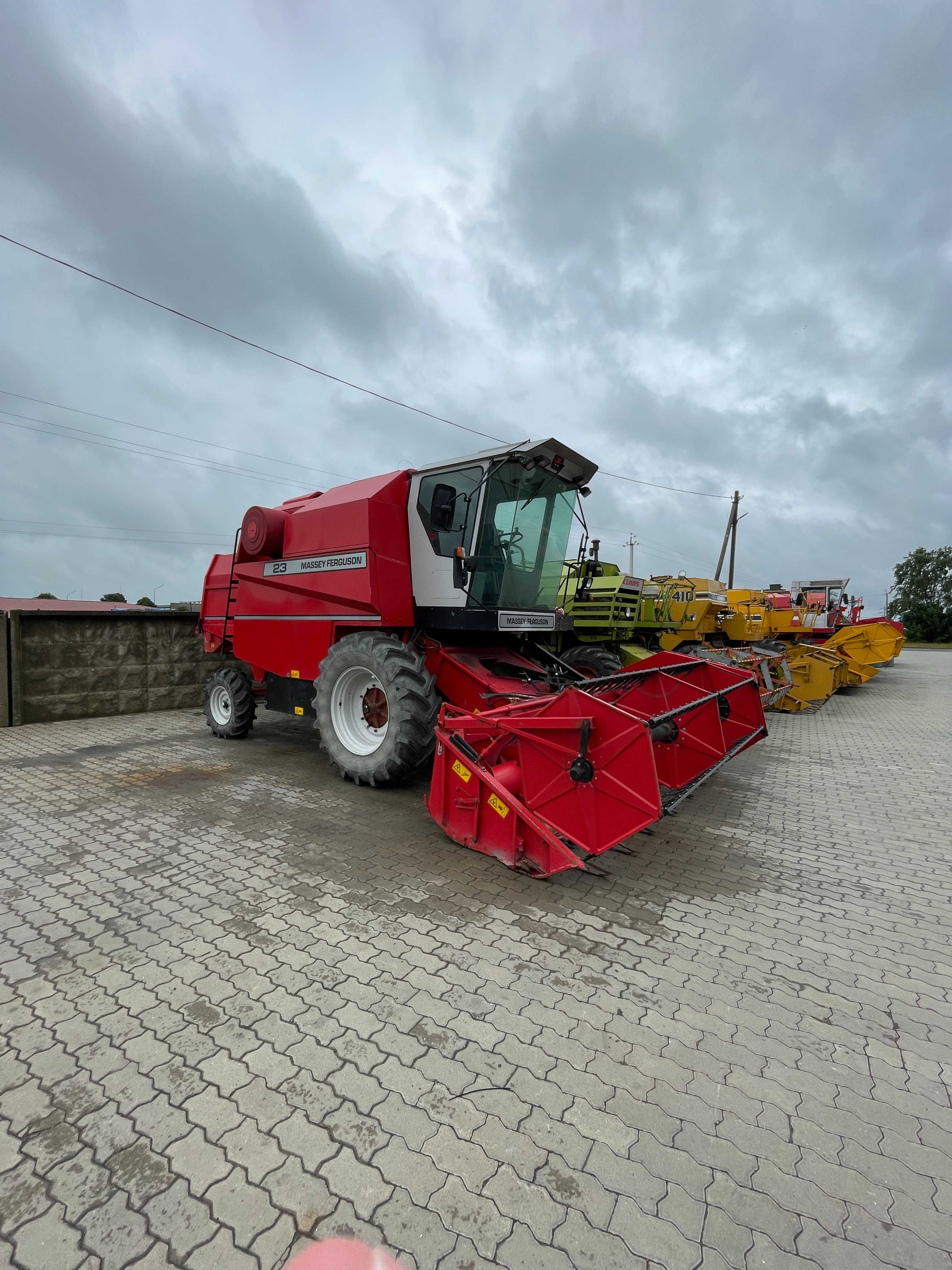 Комбайн Massey Ferguson 24