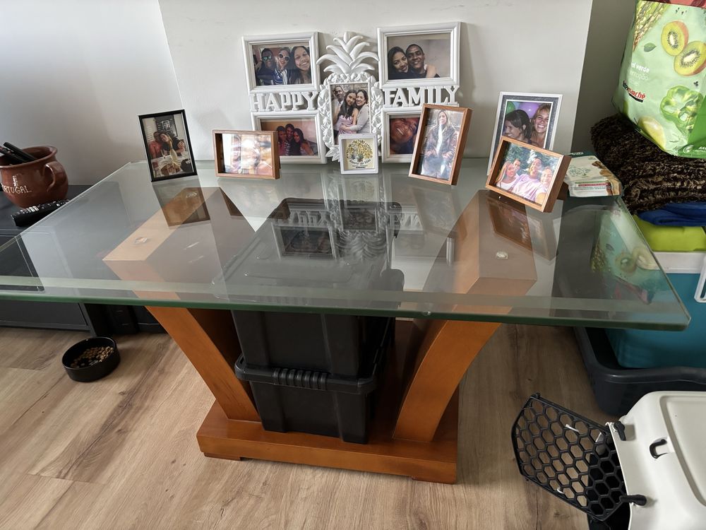 Mesa de centro em muito bom estado