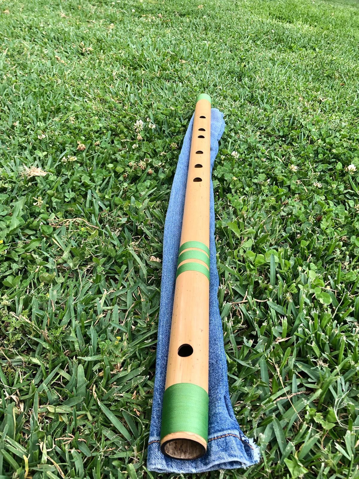 Flauta (Bansuri - Bamboo Flauta de india)