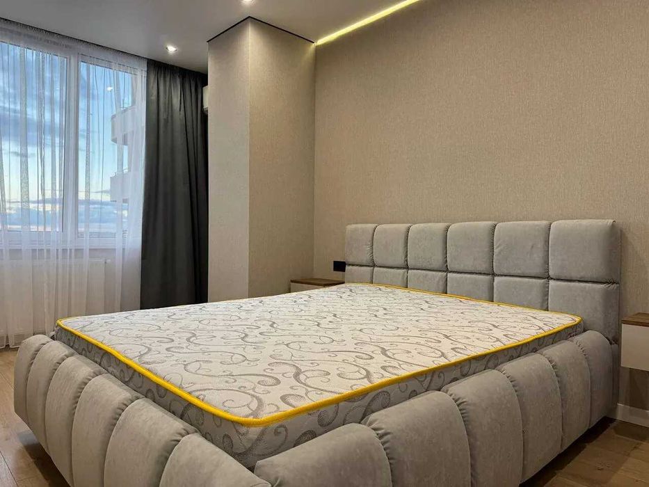 Шикарна двійка з кухнею-студією поблизу центру