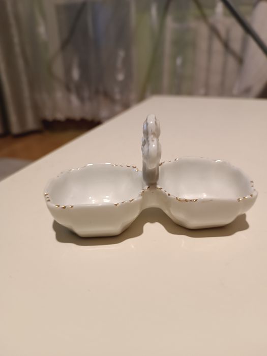 Kuzniecow solniczka porcelanowa